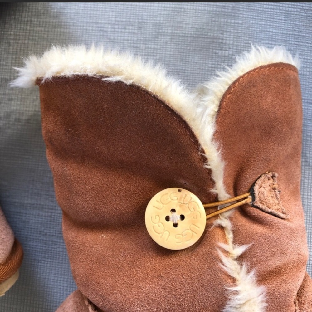 UGG